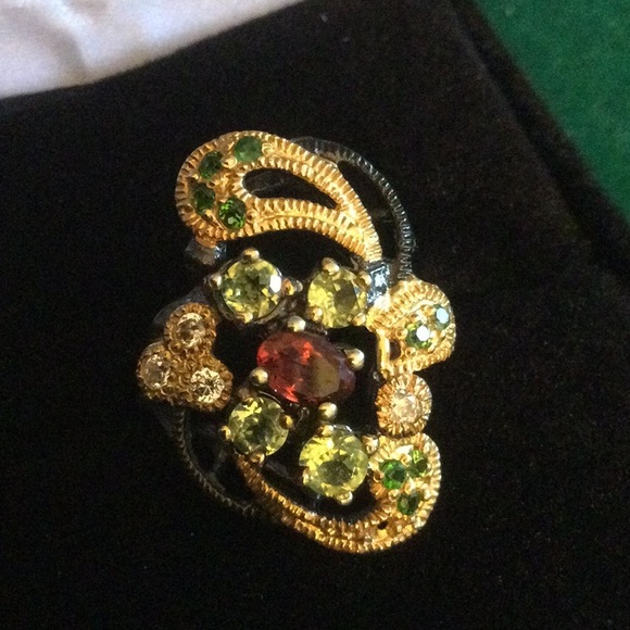 Breathtaking Garnet & Peridot Ring - Picture 2 of 9
